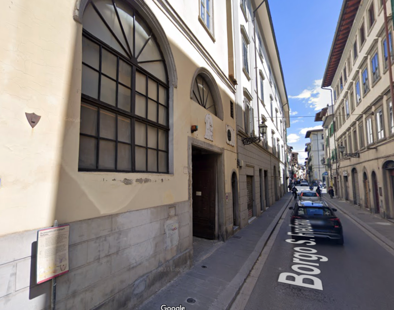 the road and houses of the street.